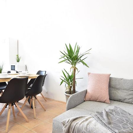 Riesiges Zentrales Apartment Mit Parkplatz Innsbruck Exterior photo