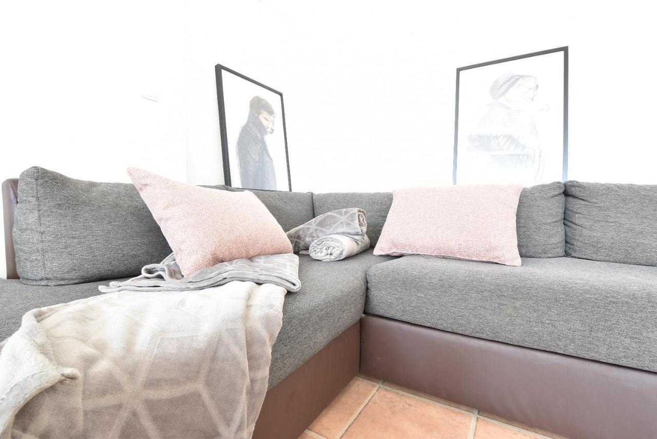 Riesiges Zentrales Apartment Mit Parkplatz Innsbruck Exterior photo