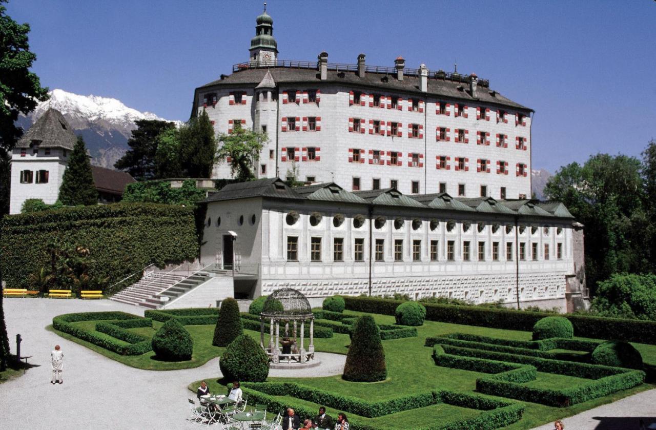 Riesiges Zentrales Apartment Mit Parkplatz Innsbruck Exterior photo