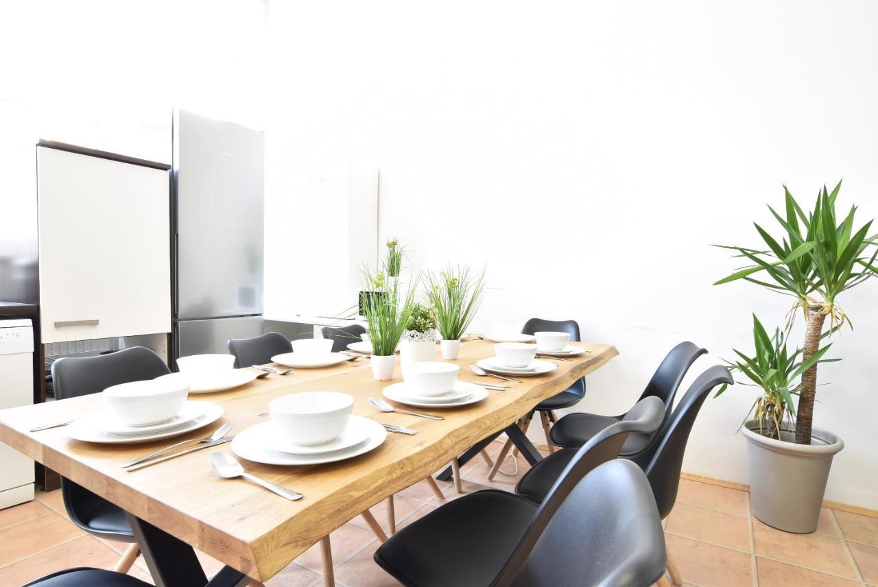 Riesiges Zentrales Apartment Mit Parkplatz Innsbruck Exterior photo