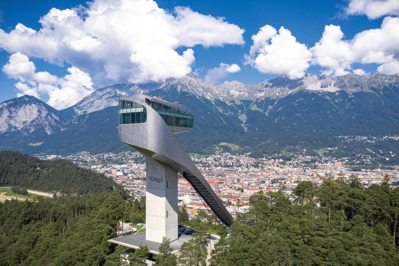 Riesiges Zentrales Apartment Mit Parkplatz Innsbruck Exterior photo
